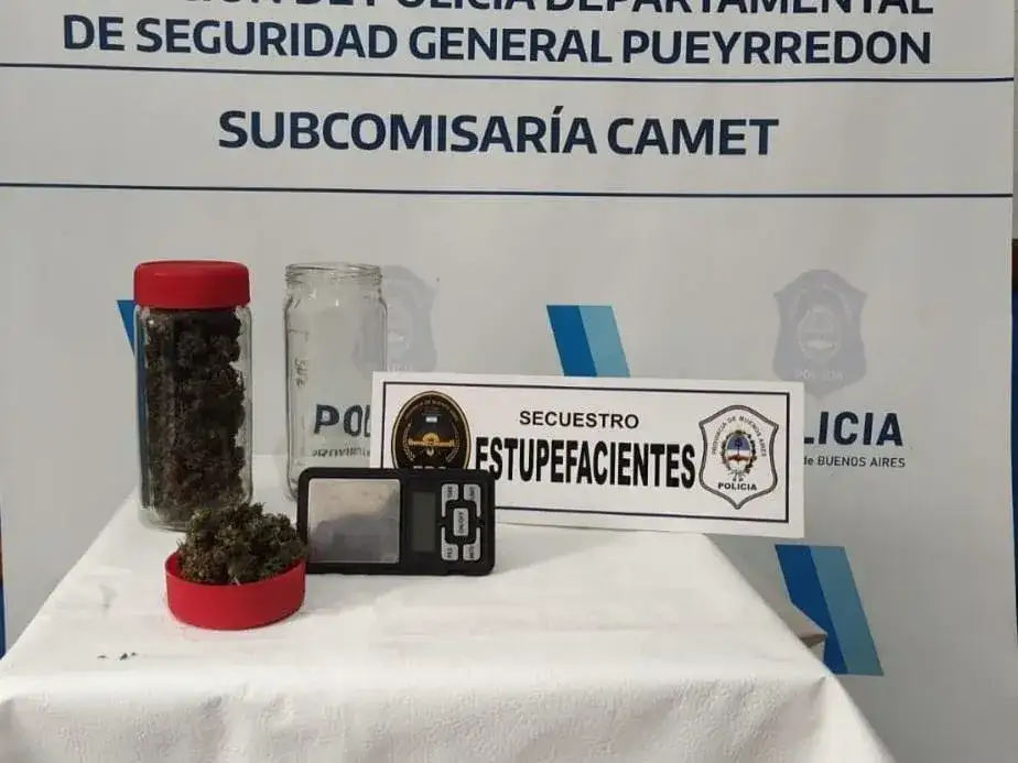 El ocupante de la vivienda fue notificado por una causa de robo agravado.