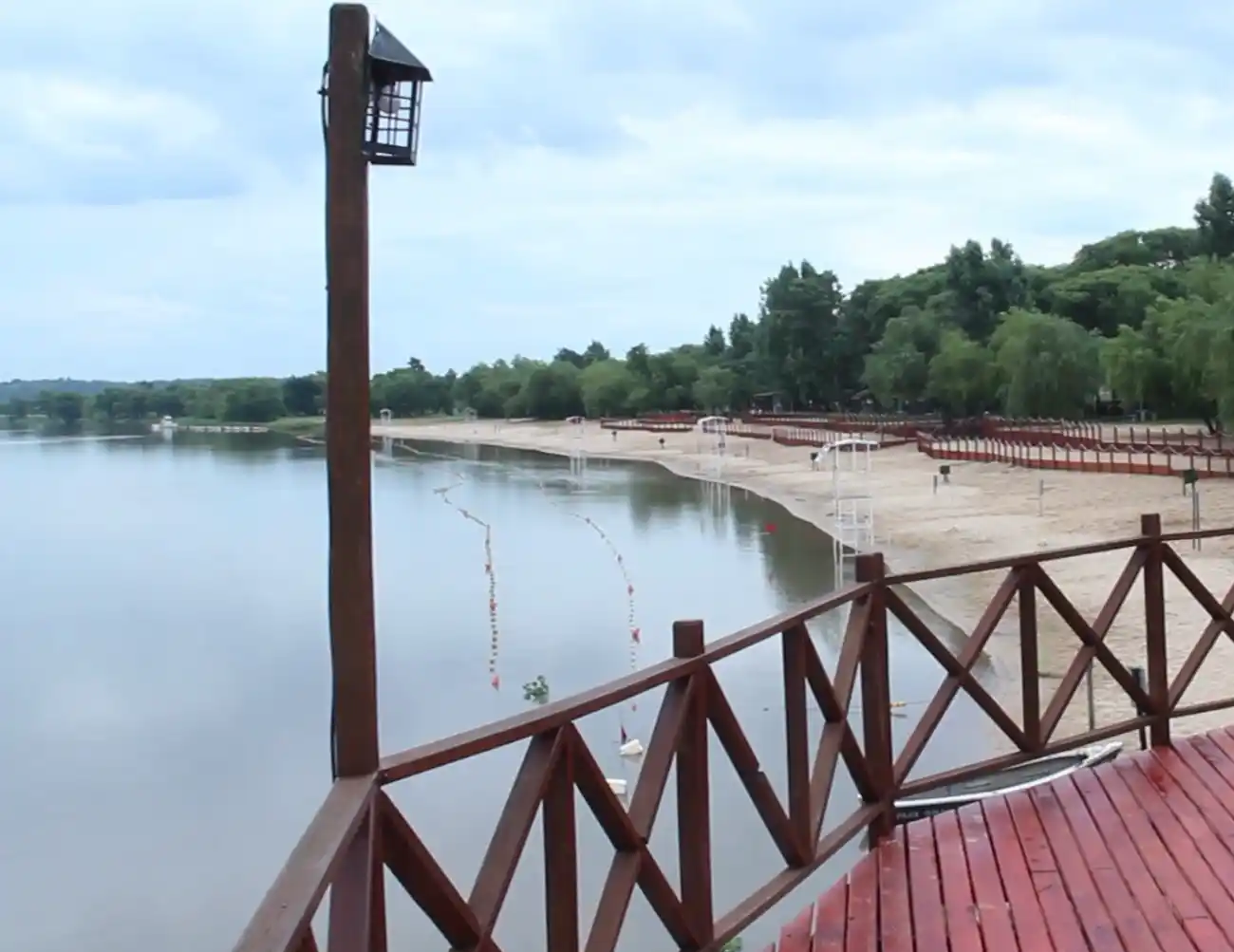 Valle María: el Balneario Camping sigue abierto, pero continúa suspendido el ingreso al agua para bañarse