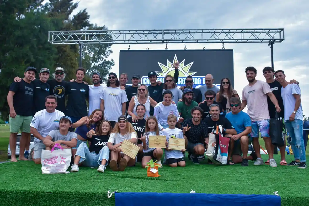 El cierre de la premiación con la presencia de la intendenta Dora Bogdan. La organización por parte de Club Esqui y Wake Gualeguay estuvo a la altura de las circunstancias-