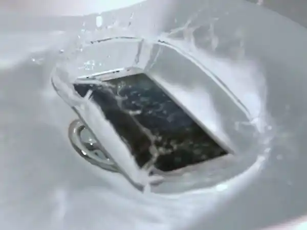Samsung mostró la resistencia al maltrato del Galaxy S4 