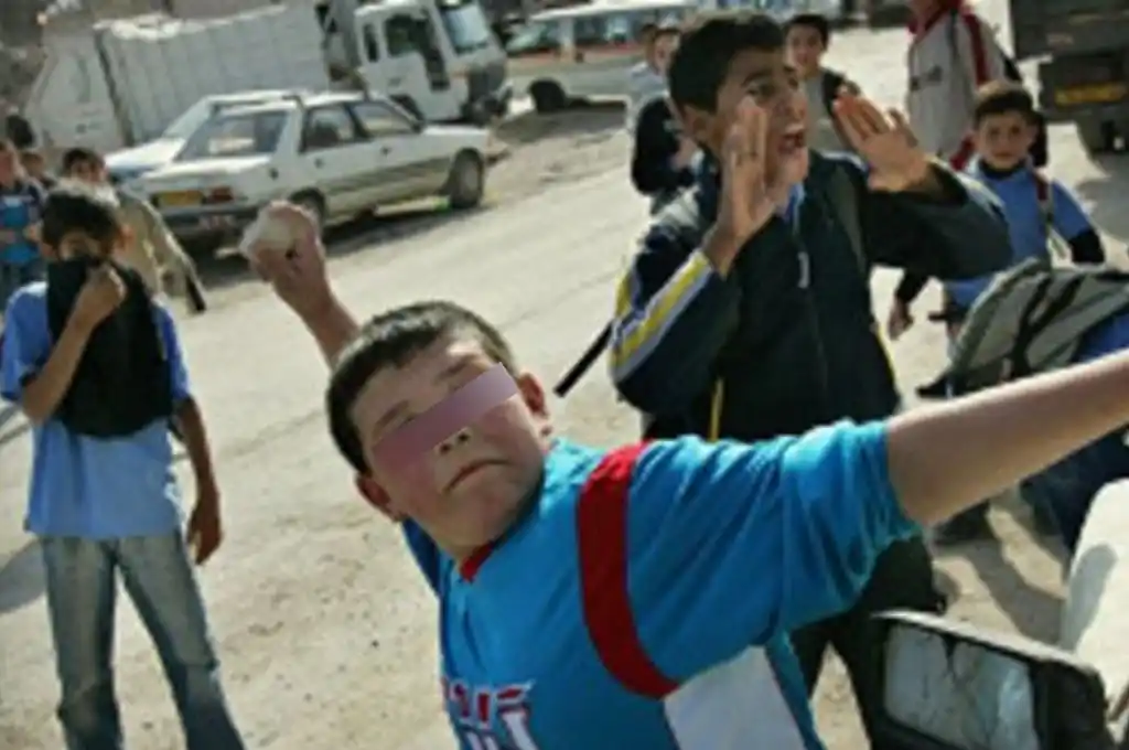 Apedrearon a guardavidas en La Esquina Encendida