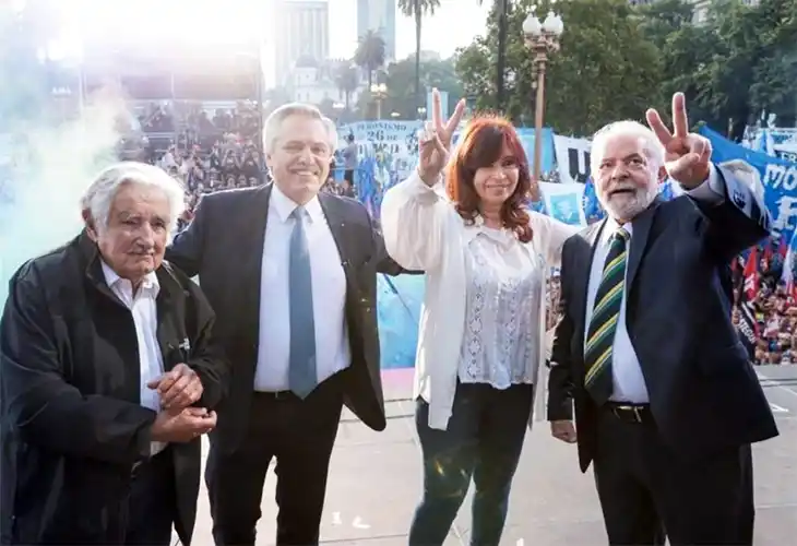 Cristina atacó al FMI en el acto de la Plaza