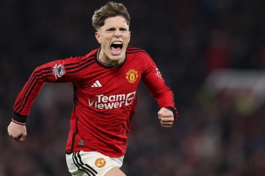 VIDEOS | Doblete de Garnacho al Dibu Martínez para una remontada heroica del Manchester United
