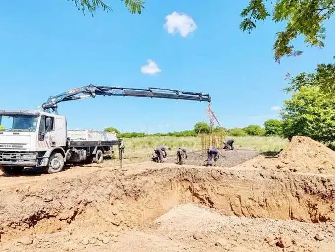 A pasos firmes, continúa avanzando
el parque solar de Las Lomitas