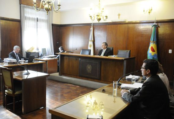 Tras la condena, Castaño no puede acercarse a los denunciantes ni irse del país