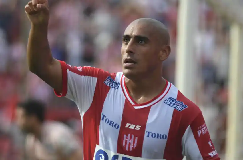 Por Diego Zabala, Central mira de afuera y espera expectante