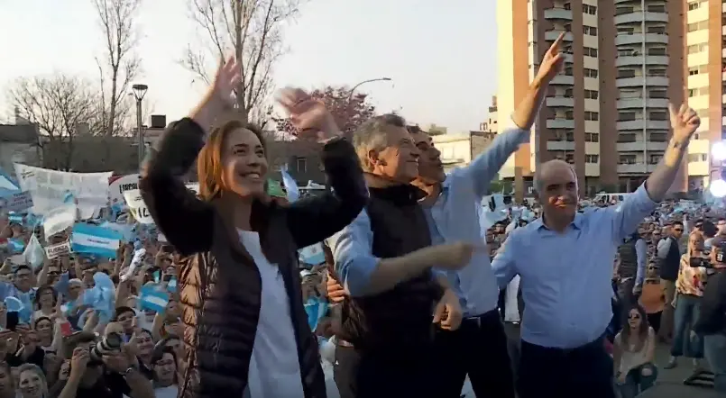 Macri en Junín: Inauguró tramos de la autovía en ruta 7 y encabezó junto a Vidal la marcha "#SíSePuede"