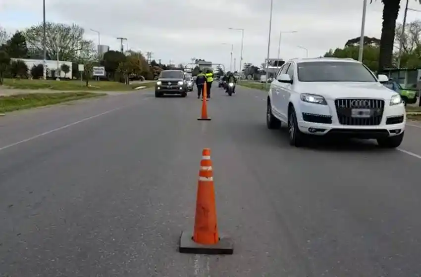Casi 20 mil vehículos abandonan la ciudad tras el exitoso fin de semana del carnaval 