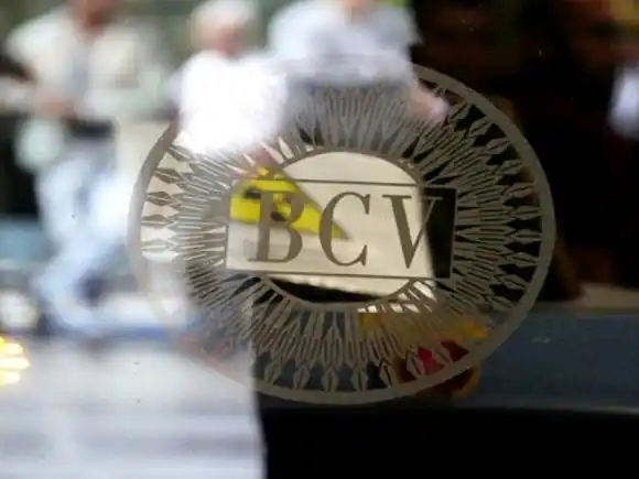 DÓLAR DESCONTROLADO: se monta sobre Bs.210 y contando