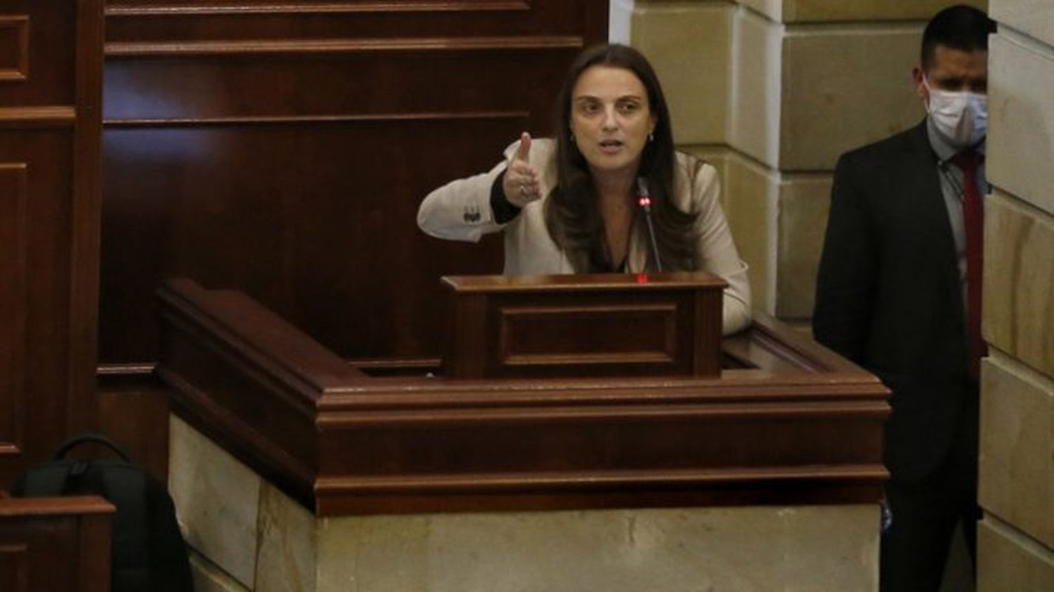 POR LA PÉRDIDA DE 70 MIL MILLONES DE PESOS: Procuraduría de Colombia investigará a la ministra Karen Abudinen