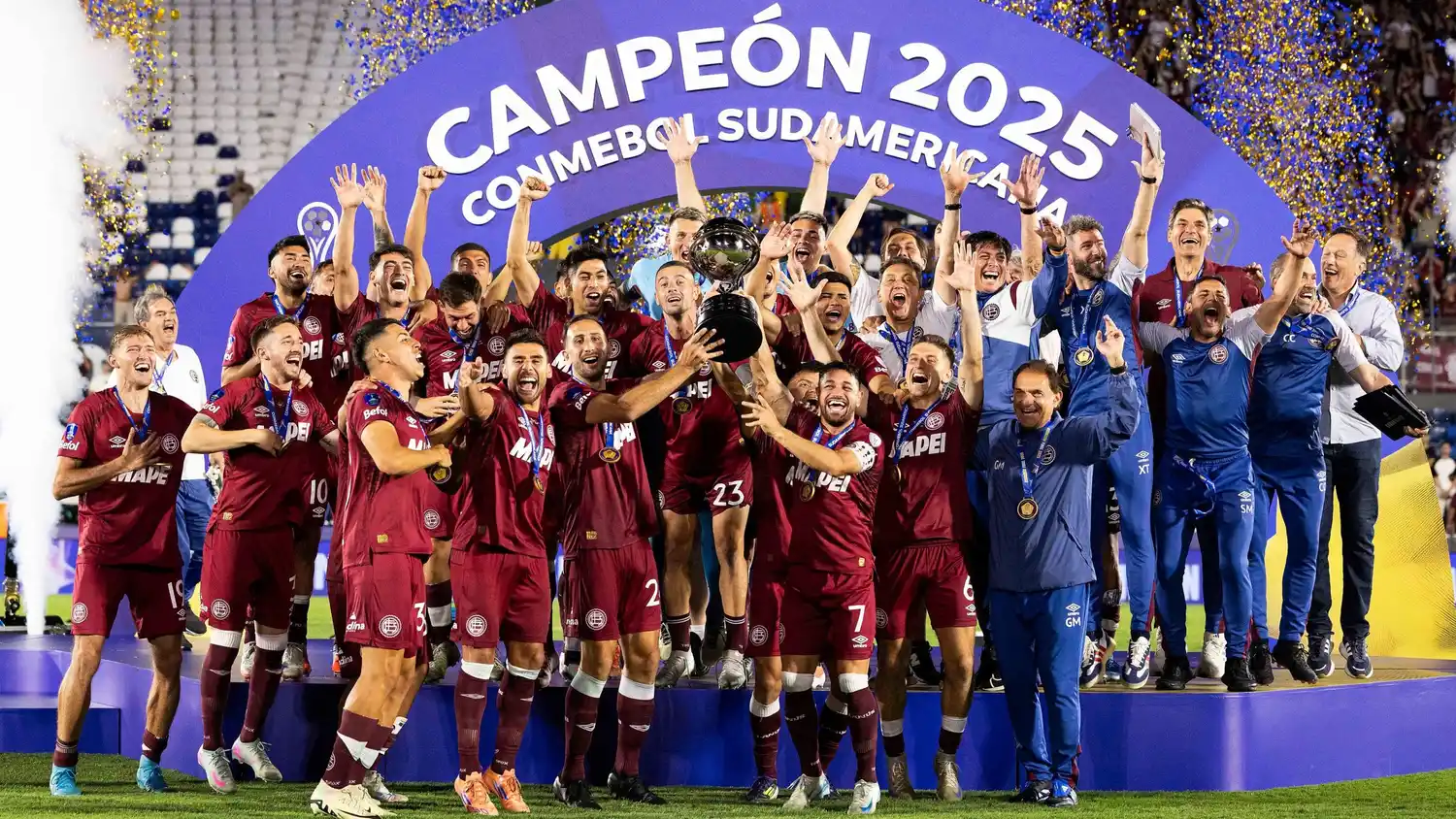 Lanús festejó en Asunción.