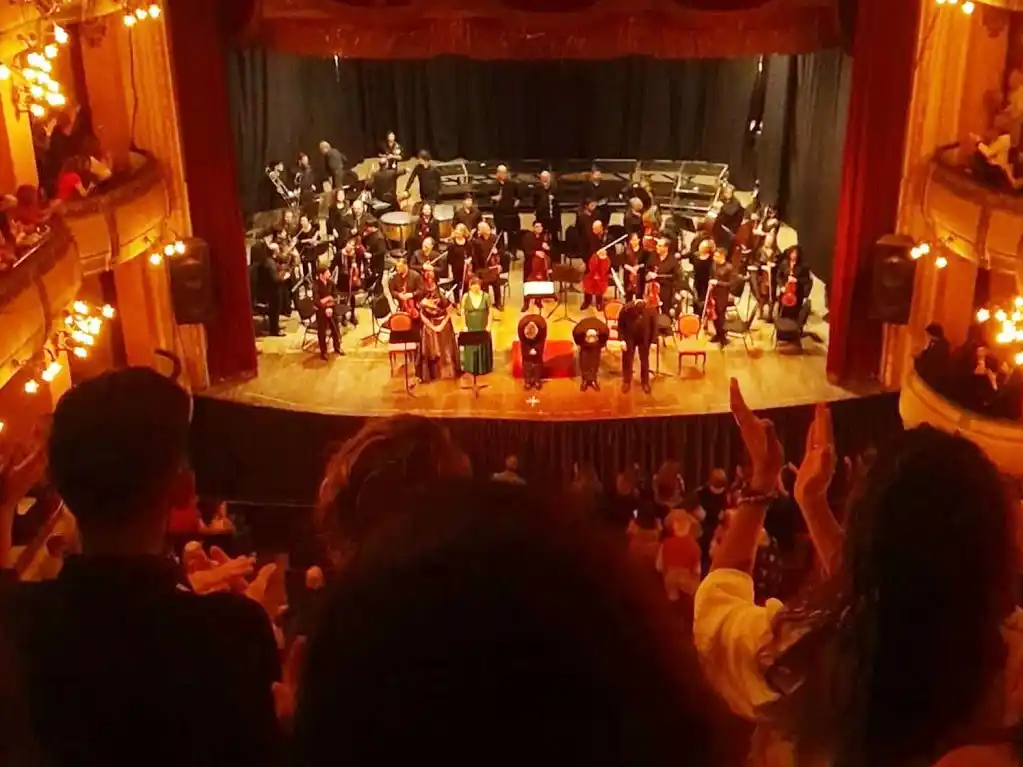 La Sinfónica colmó el Teatro Municipal 3 de Febrero