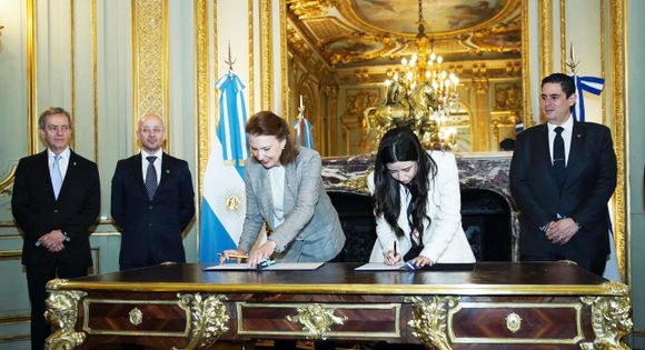 Las cancillerías de El Salvador y la Argentina sellaron una cooperación pacífica