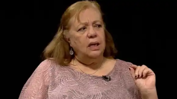 ¡DIMES Y DIRETES! CORINA YORIS desmiente que tenga doble nacionalidad