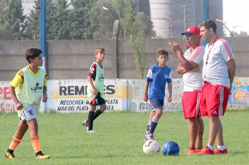 River Plate probará futbolistas