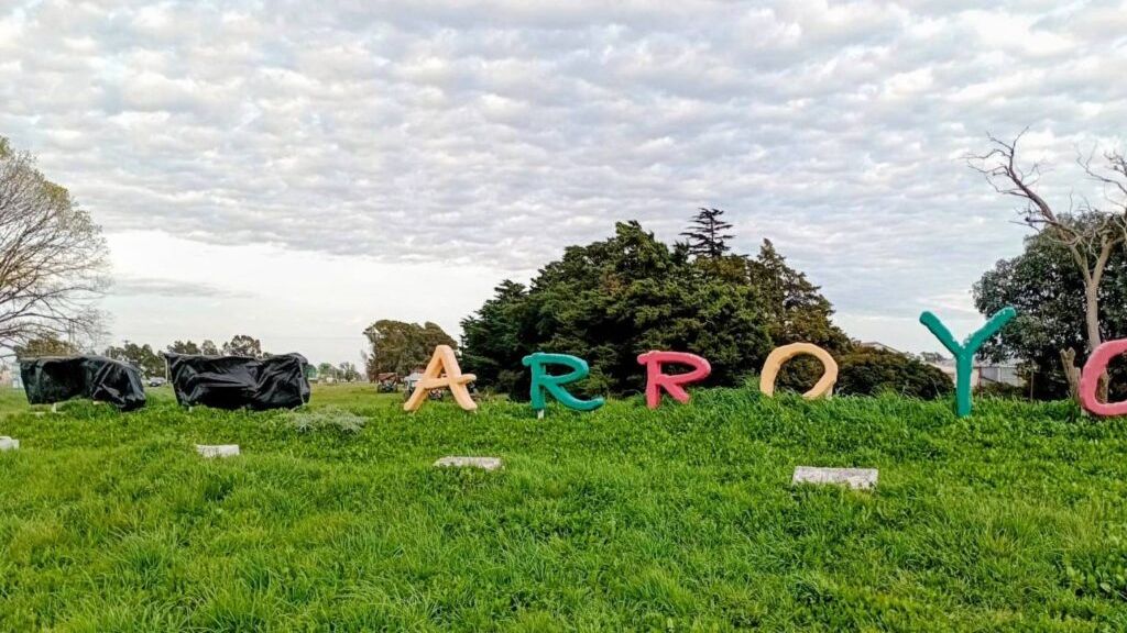 ¿Por qué taparon el "Tres" de Tres Arroyos en el cartel de la Ruta 3?