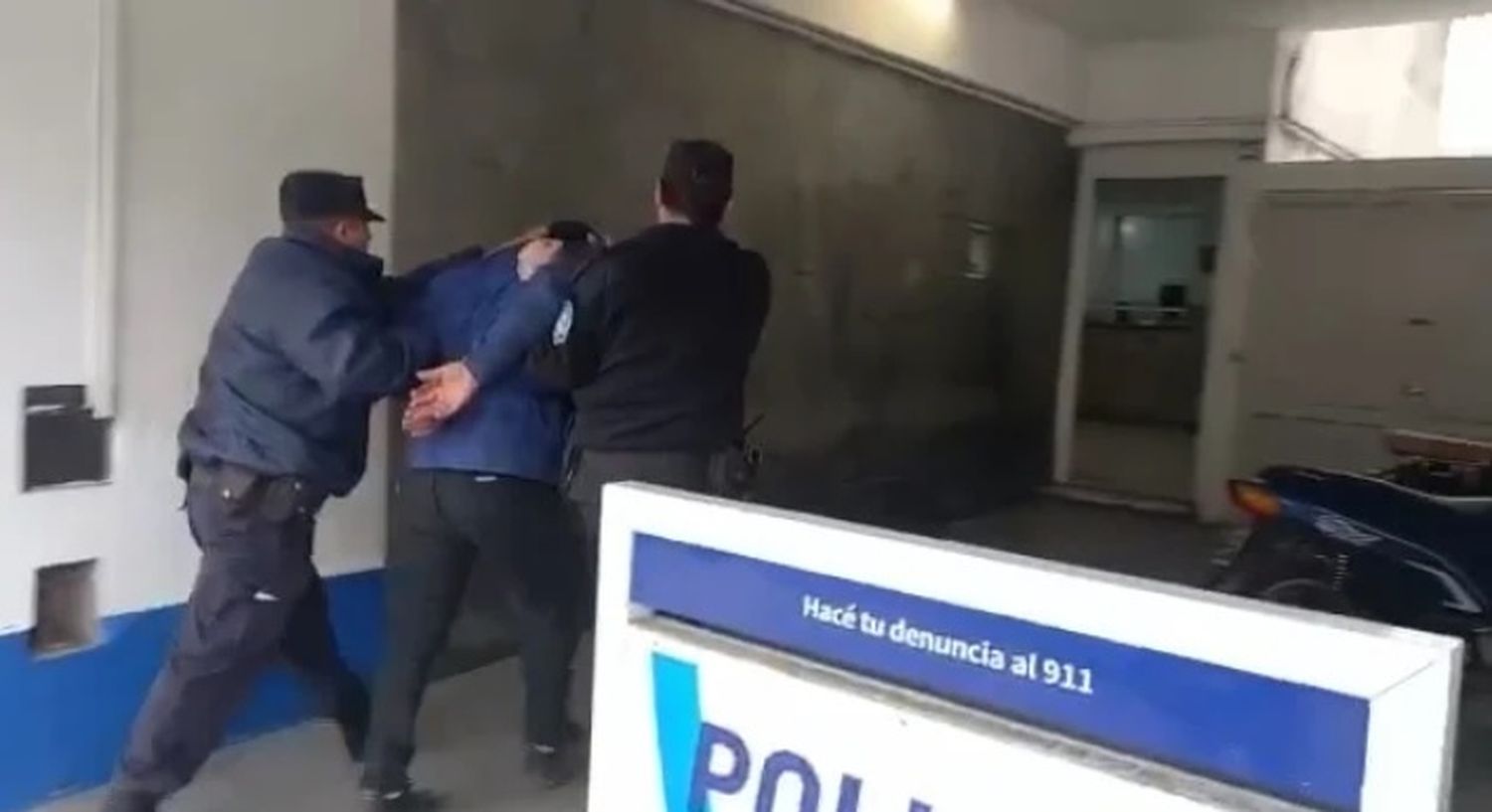 Mar del Plata: Le pegó a colectivero que se negó a cerrar la puerta por protocolo Covid y terminó detenido