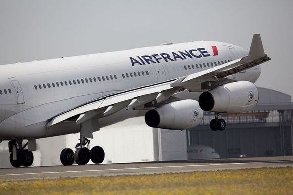 Air France estudia reducir sus frecuencias en «puentes aéreos»