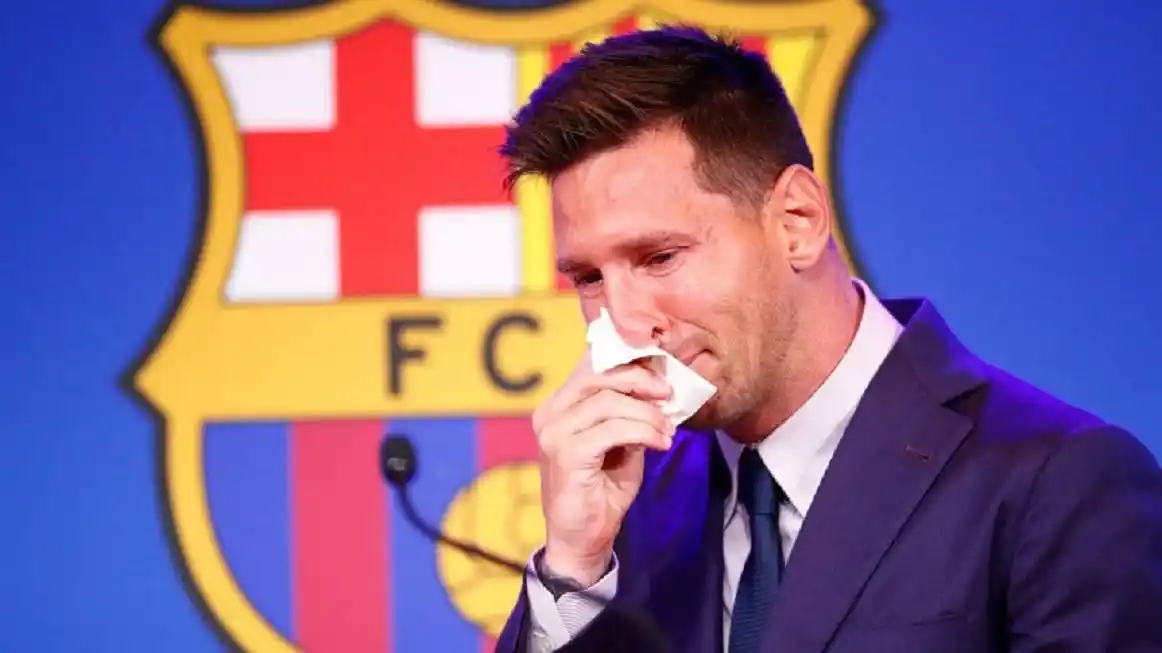 Messi emocionado hasta las lágrimas: "hice todo lo posible para quedarme"