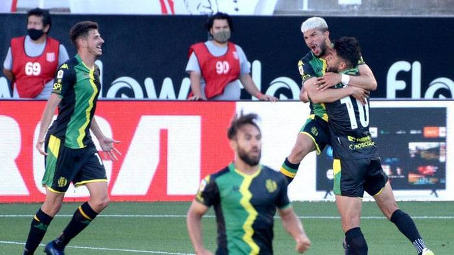 Con un cabezazo en el cierre del primer tiempo, Aldosivi venció a Estudiantes 