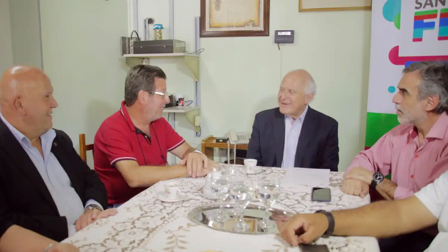 Lifschitz entregó aportes del programa “Para cada santafesino un árbol”