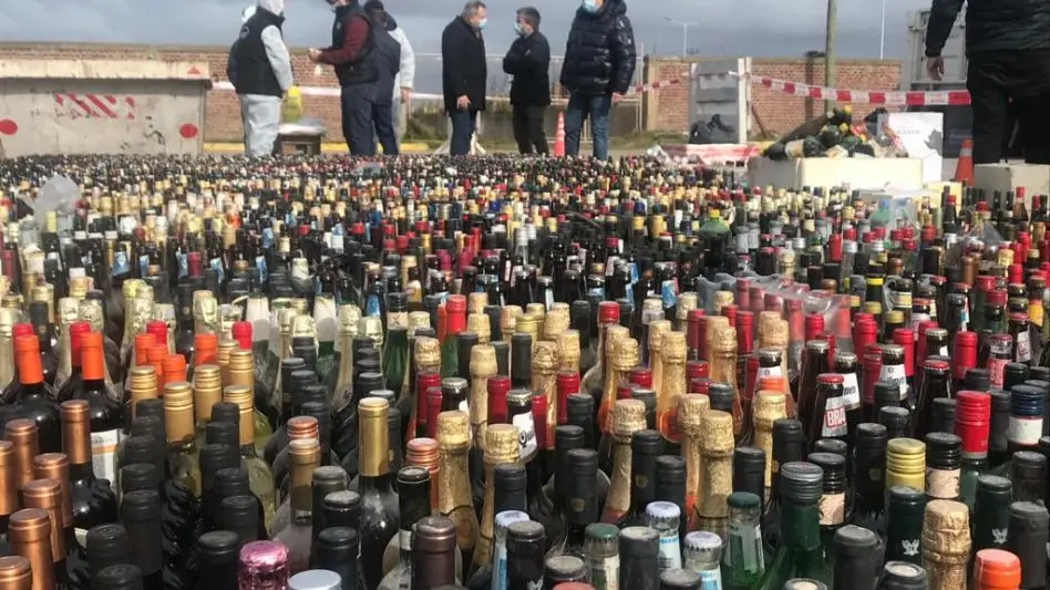 La Municipalidad destruyó 10 mil litros de alcohol incautado en fiestas clandestinas