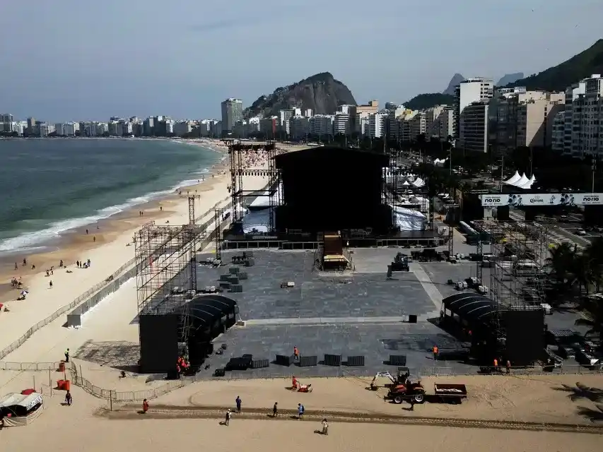 Murió un operario durante el armado del show de Shakira en Brasil