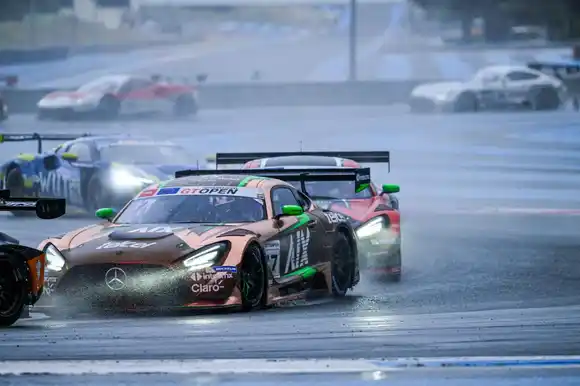 Siebert debió abandonar, pero sigue prendido en el campeonato