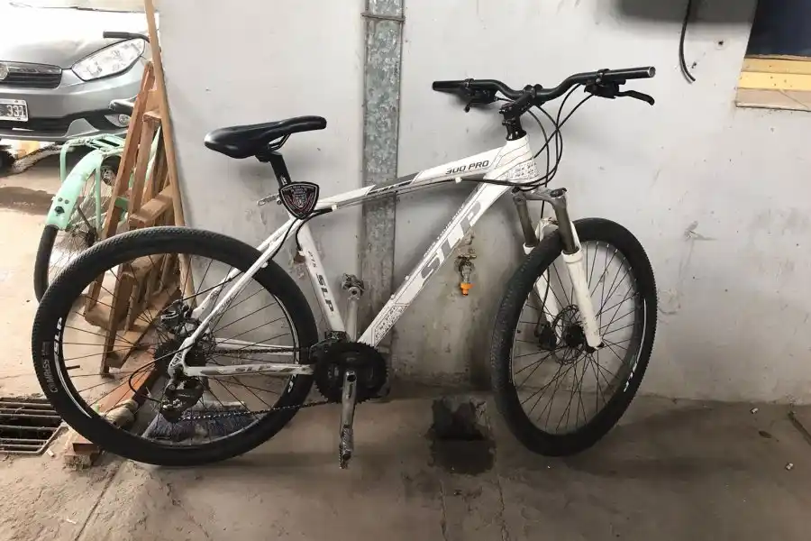 Efectivos policiales secuestraron una bicicleta de dudosa procedencia