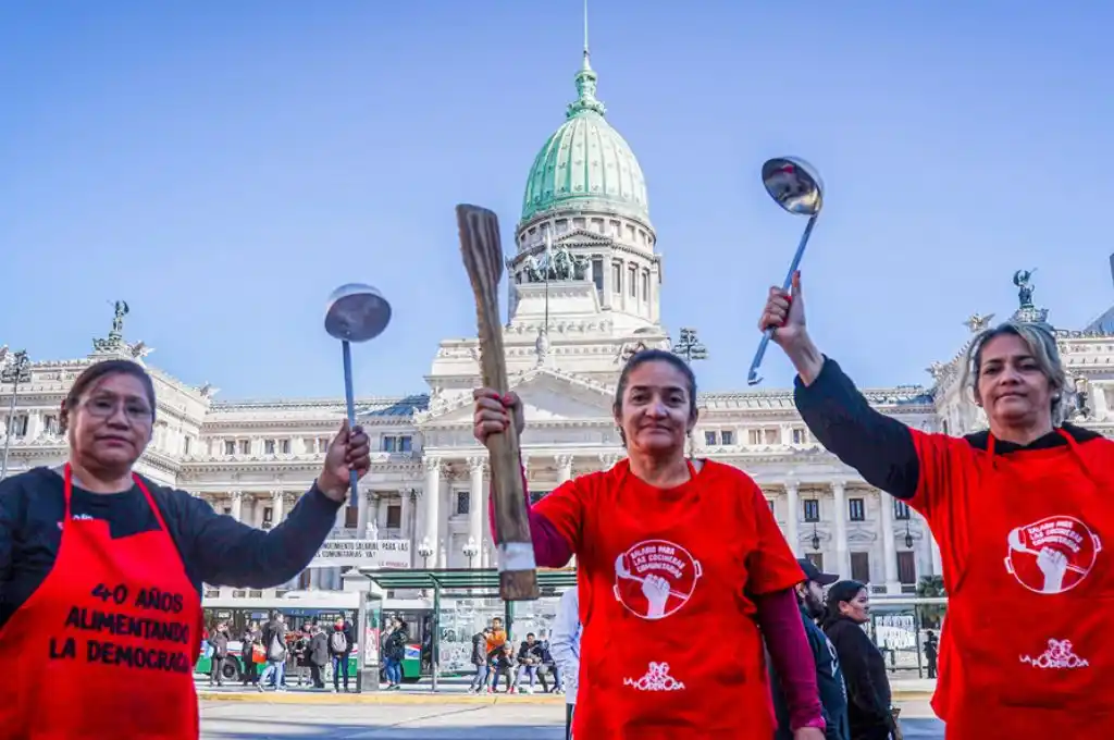 La lucha de las cocineras comunitarias: alimentan a millones de argentinos sin percibir salario