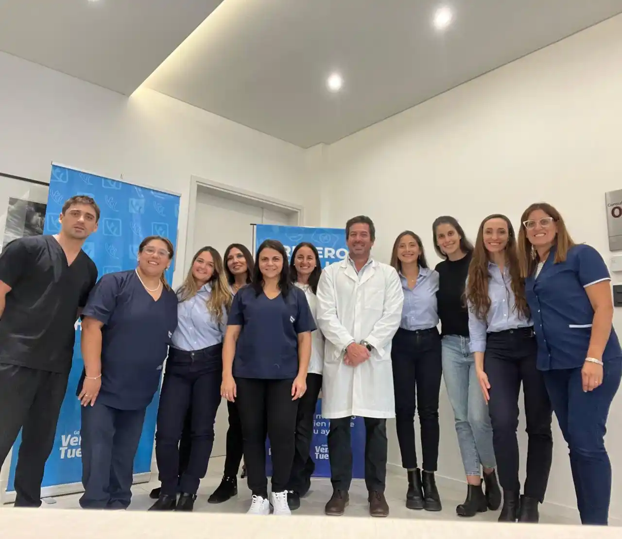 Médicos de la clínica que se sumó a la propuesta municipal.