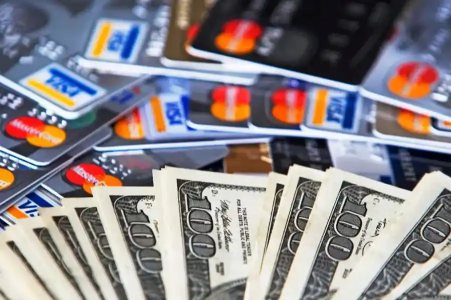 Dólar tarjeta más caro: saldrá 25% extra cuando las compras superen los US$ 300