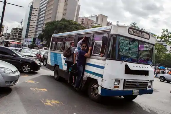 Régimen ratifica paralización del transporte terrestre durante una semana