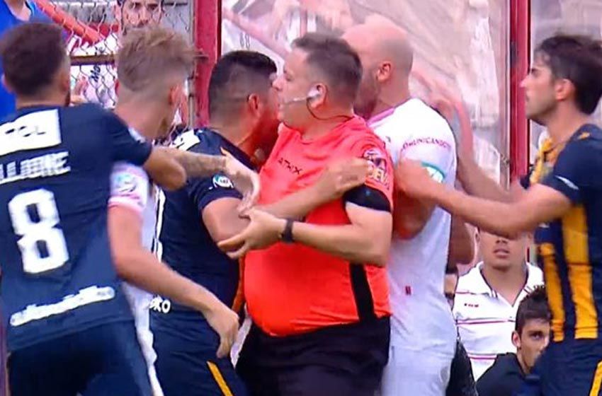 Castrilli criticó al arbitraje argentino por el sobrepeso del línea de Huracán-Central