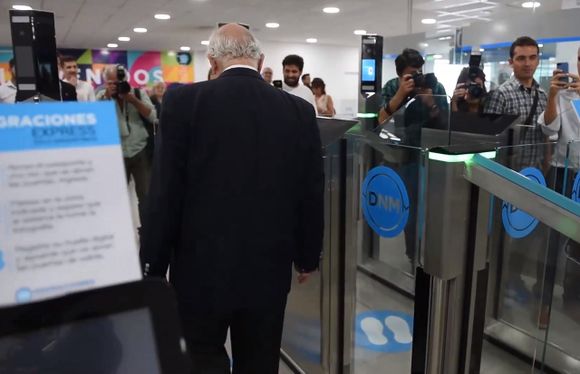 Inauguraron puertas biométricas para migraciones en el aeropuerto de Rosario