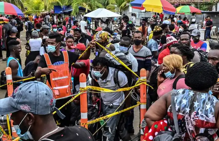 “COYOTES” son apresados por transportar irregularmente migrantes, entre ellos venezolanos