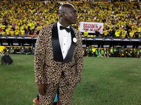 Segundo Castillo estrenó un jugado outfit para dirigir al elenco de Guayaquil frente al conjunto 'Millonario'.