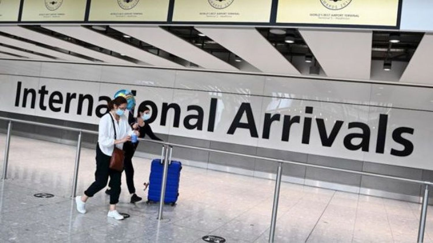 A LA OMS LE PARECE EXAGERADO: Europa cierra puertas a viajeros de Sudáfrica por nueva variante de Covid-19
