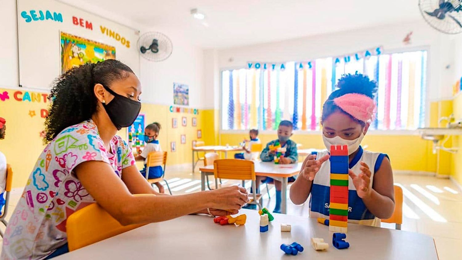 El regreso a las aulas divide a la sociedad brasileña.