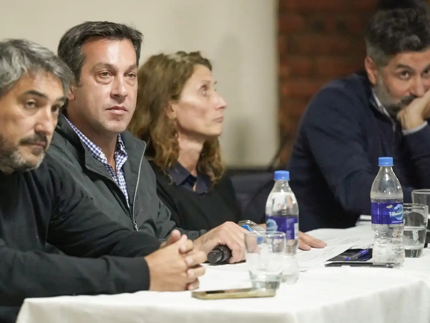 Reunión. Con vecinos por la situación sanitaria de La Dulce