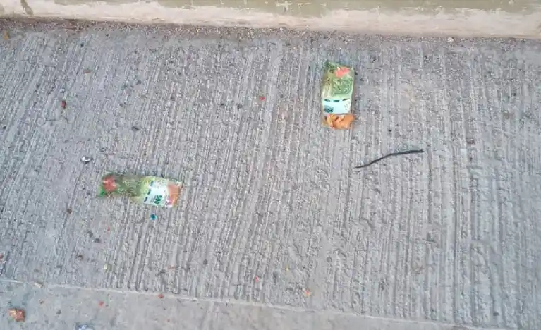 Hallaron un paquete sospechoso: lo detonaron y volaron billetes