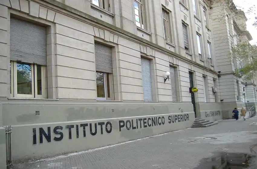 Presencialidad plena: docentes de escuelas dependientes de la UNR consideran que fue “una imprudente resolución”