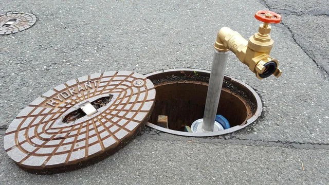 Por mantenimiento de hidrantes puede haber volcado de agua en vía pública