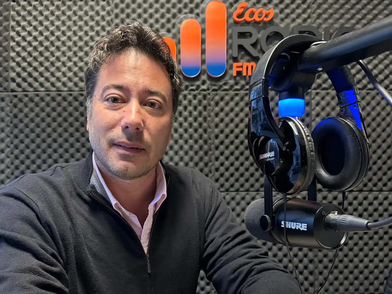 Turismo instaló un sistema de avistaje de ballenas en la terraza de su oficina