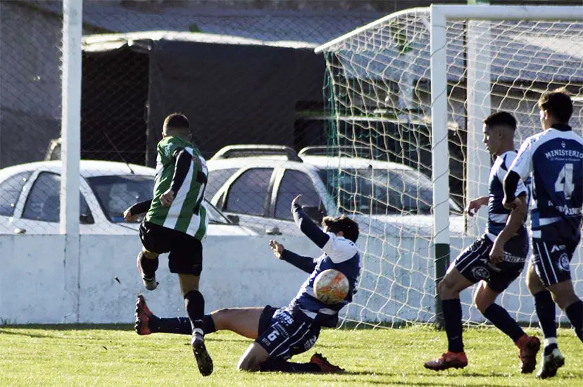 Dos aciertos le alcanzaron a Estación para ganar el clásico