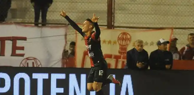 Colón con mismo equipo y banco de suplentes