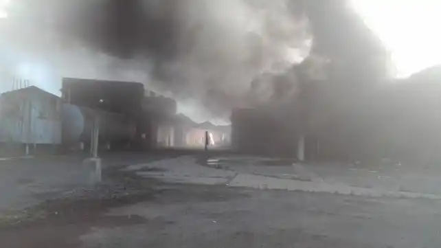 Feroz incendio en el frigórifico de Maciel