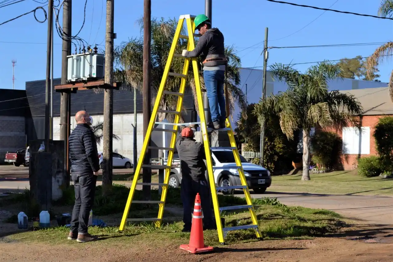 Realizan trabajos de mantenimiento y seguridad vial en calles de la ciudad