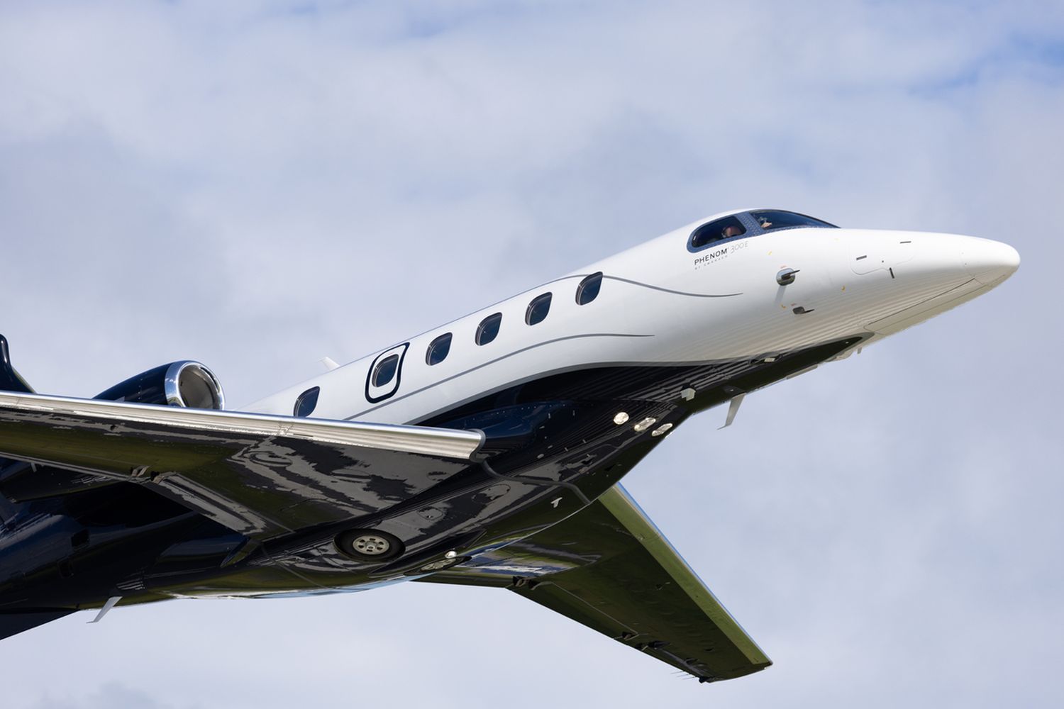 Embraer Successfully Completes Tests with 100% SAF on Phenom 300E and Praetor 600 Models