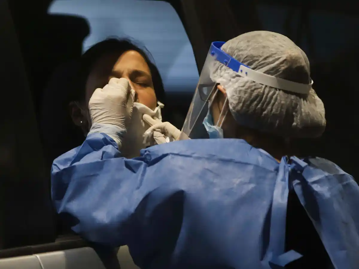 Detectaron cuatro nuevos síntomas vinculados al coronavirus